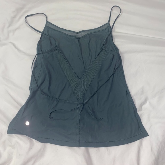 LuLu Lemon Workout Top Size 4 - Picture 2 of 4